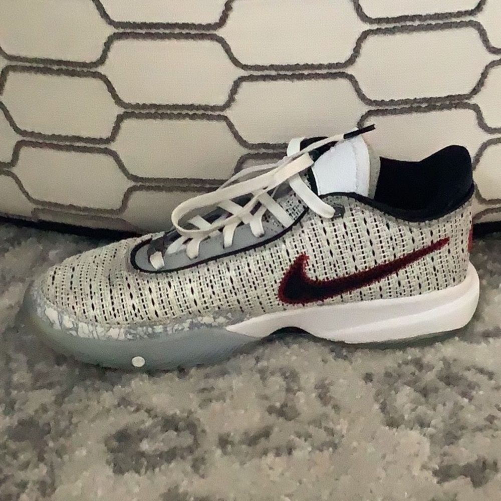 LeBron James 20’s - Picture 4 of 6